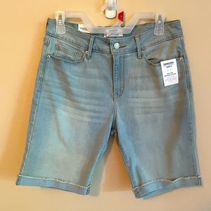 Levi’s Mid-rise Bermuda shorts